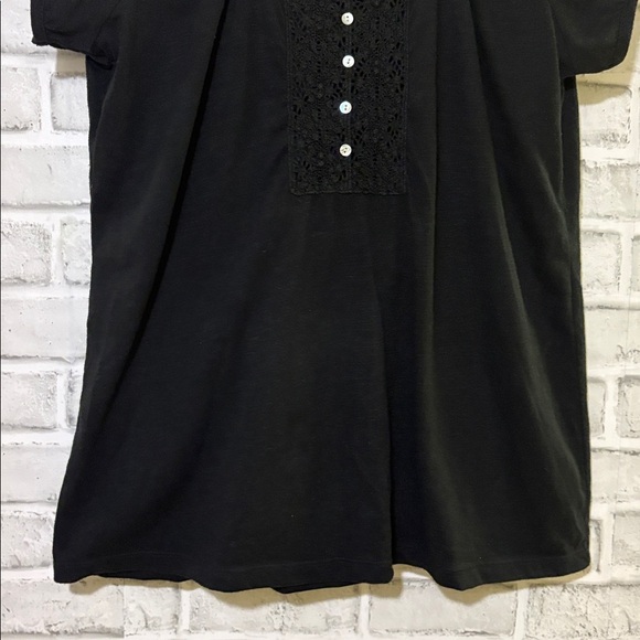 Denver Hayes Black Top with Lace Trim, size large - Picture 4 of 6